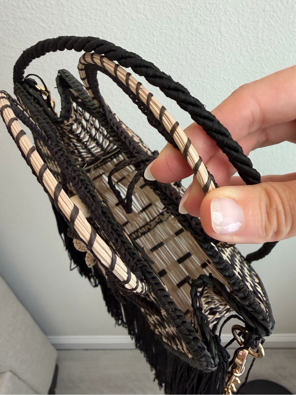 Gorgeous Woven Straw Flower Floral Fringe Bag Black Trendy - Picture 8 of 10